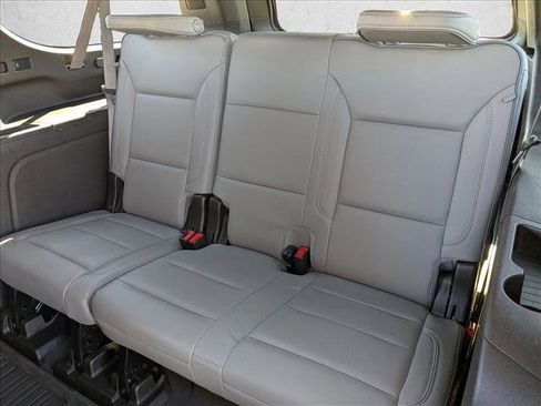 Used 2021 GMC Yukon XL SLT w/ SLT Premium Package image 17