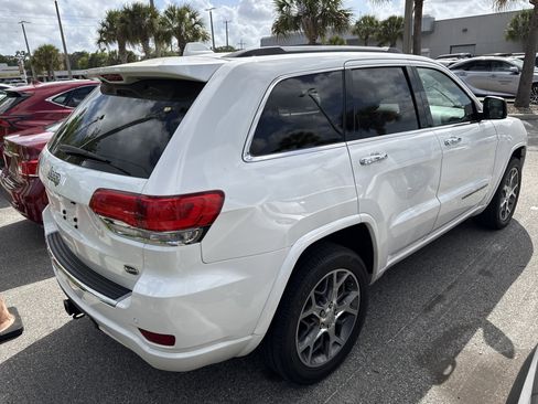 Used 2020 Jeep Grand Cherokee Overland image 2