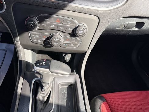 Used 2018 Dodge Charger R/T Scat Pack RWD image 19