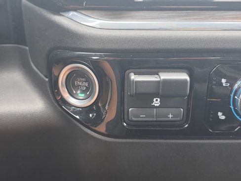 Used 2025 GMC Sierra 1500 SLT RWD image 29