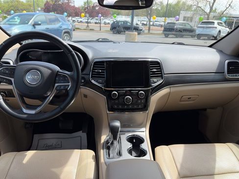 Used 2019 Jeep Grand Cherokee Limited w/ Luxury Group II AWD/4WD image 16