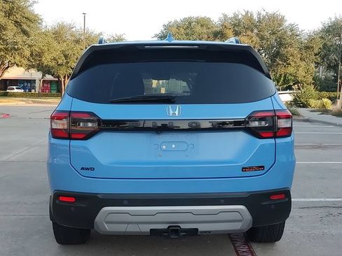 Used 2025 Honda Pilot TrailSport image 4
