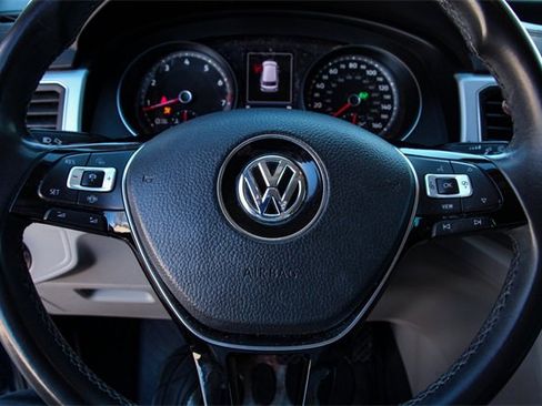 Used 2019 Volkswagen Atlas SE w/ Towing Package image 17