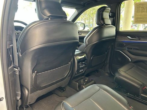 Used 2025 Jeep Grand Cherokee L Overland w/ Advanced Protech Group III AWD/4WD image 39