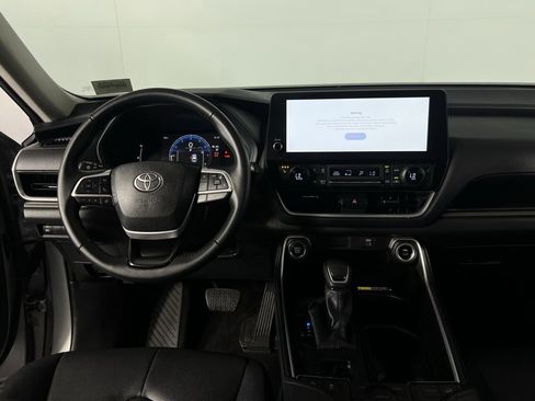 Used 2025 Toyota Grand Highlander AWD image 13