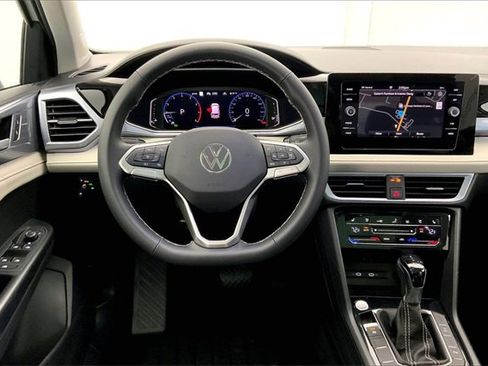 Used 2025 Volkswagen Taos SEL image 5