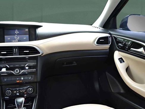 Used 2017 INFINITI QX30 image 26