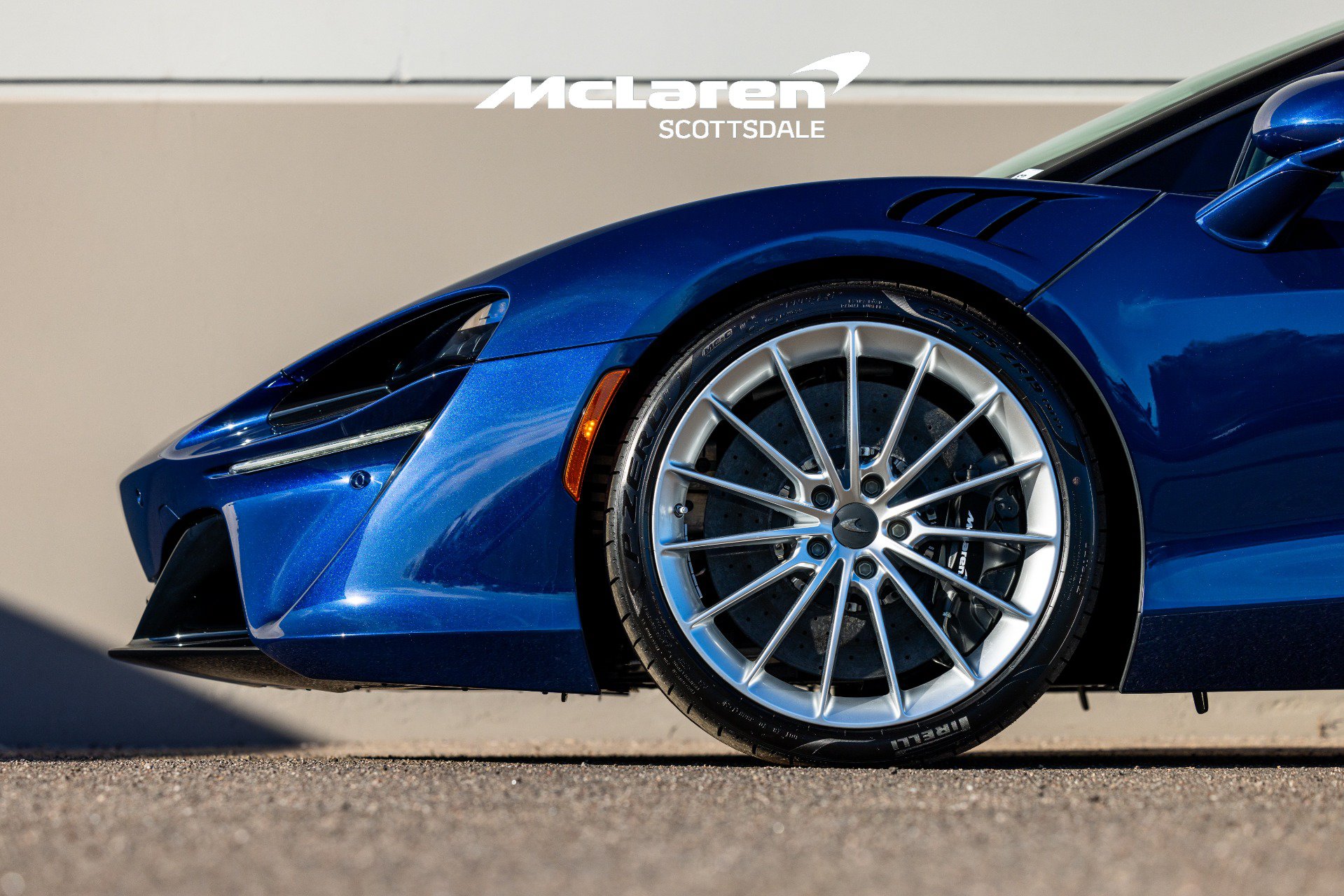 Used 2025 McLaren Artura Spider RWD image 16