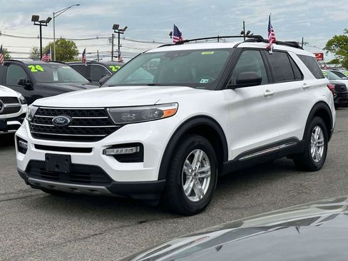 Used 2022 Ford Explorer XLT w/ Equipment Group 202A AWD/4WD image 2