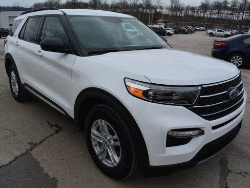 Used 2023 Ford Explorer XLT w/ Equipment Group 202A image 4