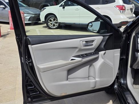 Used 2017 Toyota Camry LE image 12