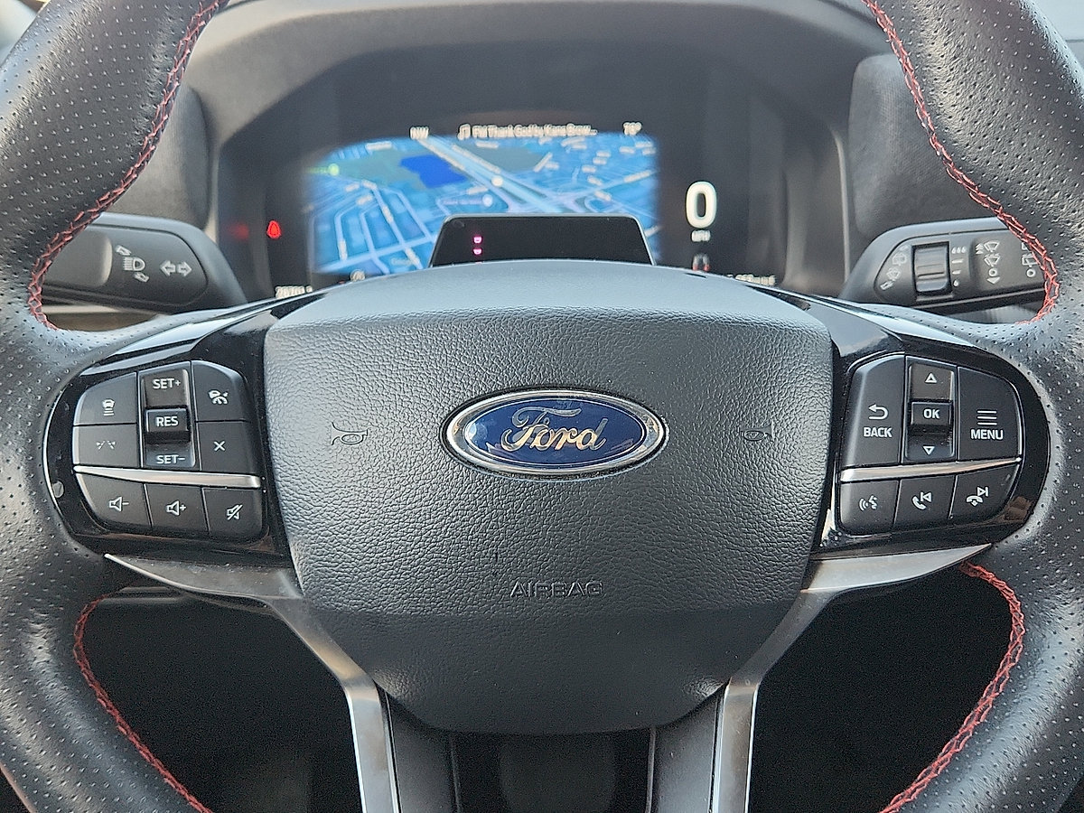 Used 2025 Ford Explorer ST-Line w/ ST-Line Street Pack AWD/4WD image 12