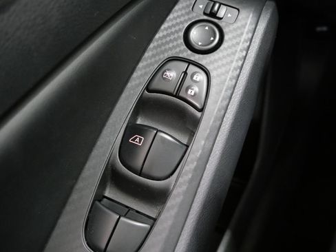 Used 2025 Nissan Altima 2.5 SV FWD image 13