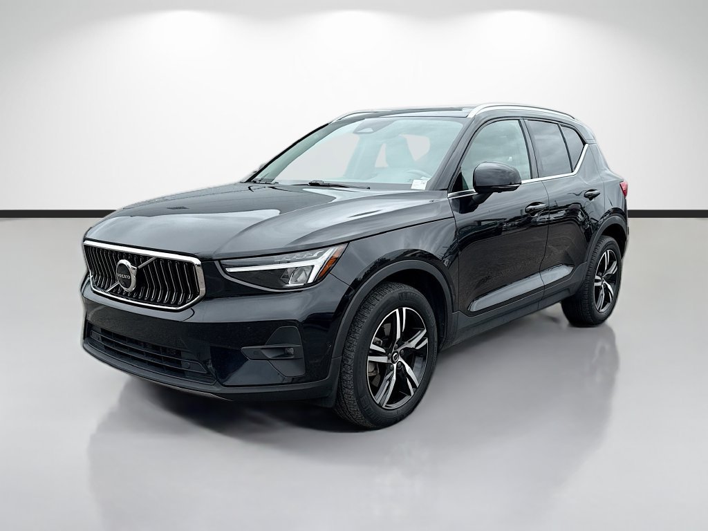 Used 2023 Volvo XC40 B5 Plus AWD/4WD image 7