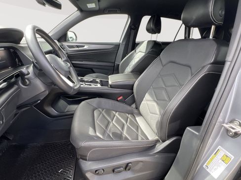 Used 2024 Volkswagen Atlas Cross Sport SE image 9