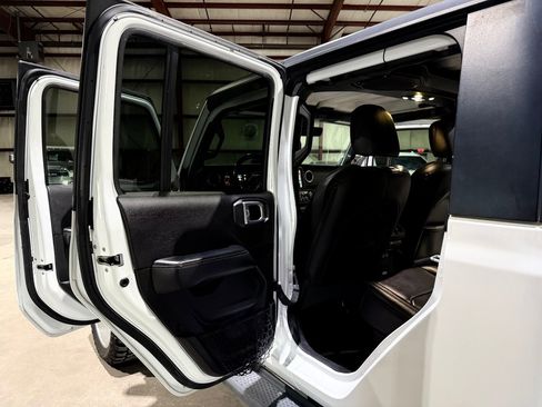 Used 2020 Jeep Gladiator Overland image 16