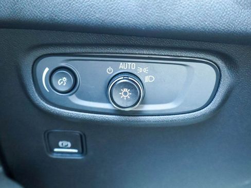 Used 2023 GMC Terrain SLE image 17