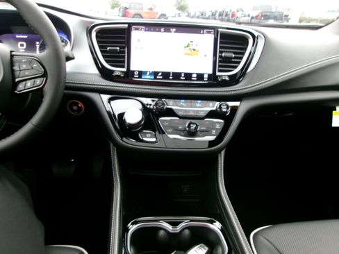 New 2026 Chrysler Pacifica Limited w/ S Appearance Package image 14