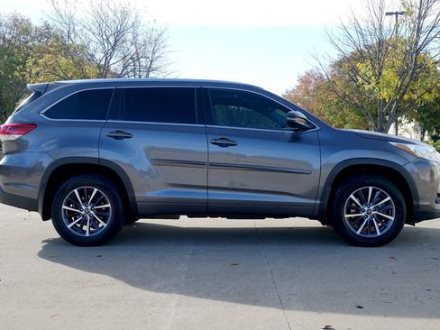 Used 2018 Toyota Highlander XLE image 14