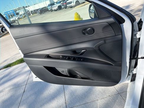 New 2025 Hyundai Elantra SEL FWD image 27