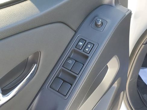 Used 2022 Nissan Frontier SV image 9