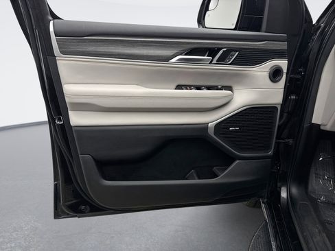 Used 2023 Jeep Wagoneer Series III w/ Preferred Equipment Group image 9