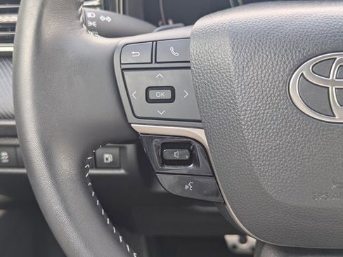 Used 2025 Toyota Camry SE image 21