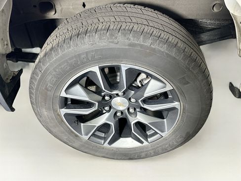 Used 2024 Chevrolet Silverado 1500 LT image 11