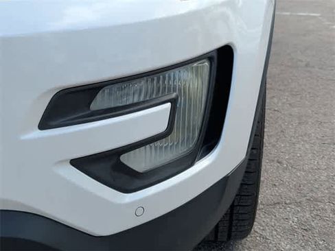 Used 2016 Ford Explorer XLT w/ Equipment Group 202A image 10