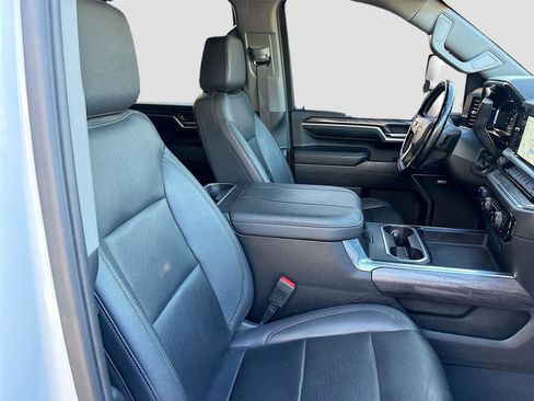 Used 2024 Chevrolet Silverado 2500 LTZ w/ LTZ Plus Package image 31