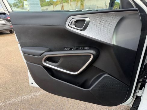 Used 2025 Kia Soul LX w/ LX Technology Package image 20