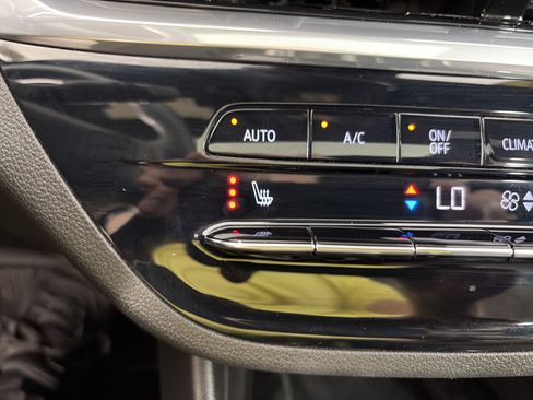 Certified 2024 Buick Envista Avenir FWD image 23