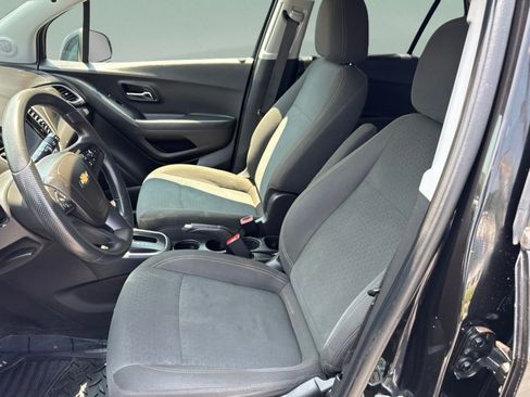 Used 2020 Chevrolet Trax LS w/ Tint and Cruise Package FWD image 10