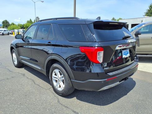 Certified 2022 Ford Explorer XLT w/ Equipment Group 202A image 9