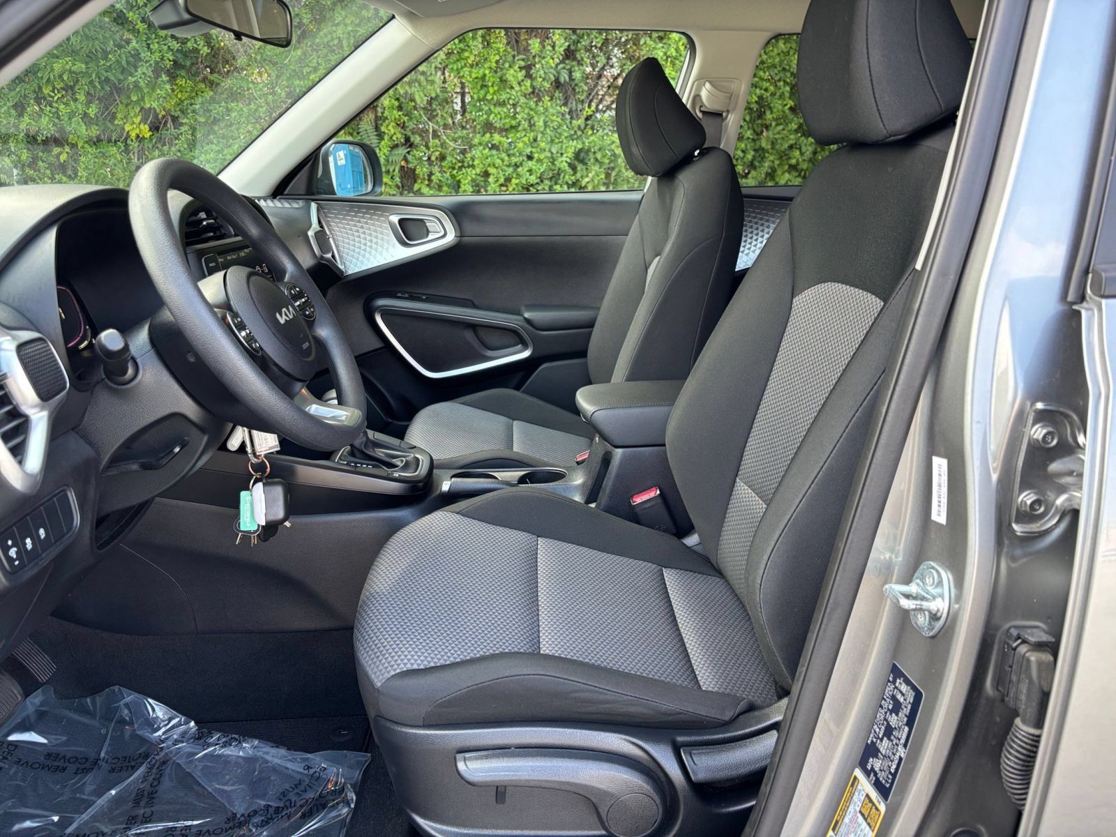 Used 2025 Kia Soul LX w/ LX Technology Package FWD image 24
