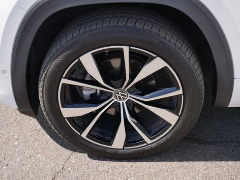 Certified 2024 Volkswagen Atlas SEL Premium R-Line image 15