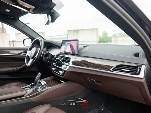 Used 2021 BMW M550i xDrive w/ Premium Package image 15