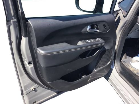 Used 2025 Chrysler Pacifica Select FWD image 20