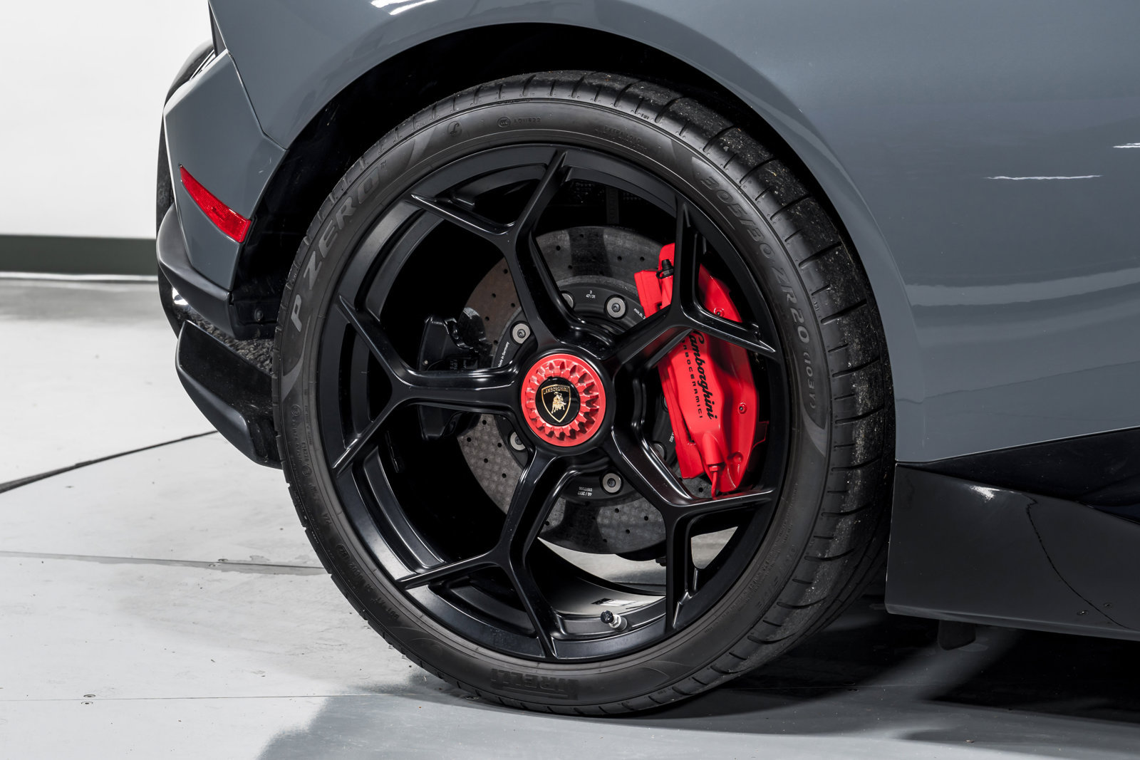 Used 2018 Lamborghini Huracan Performante AWD/4WD image 47