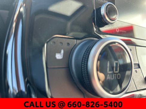 Used 2022 Toyota Highlander XLE image 30