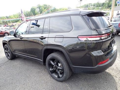 Used 2023 Jeep Grand Cherokee L Limited w/ Black Appearance Package AWD/4WD image 4