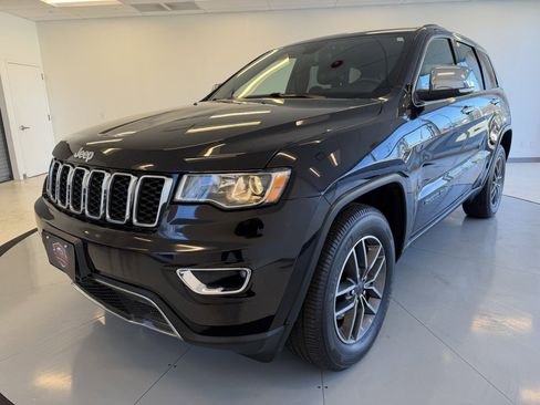Used 2020 Jeep Grand Cherokee Limited image 3