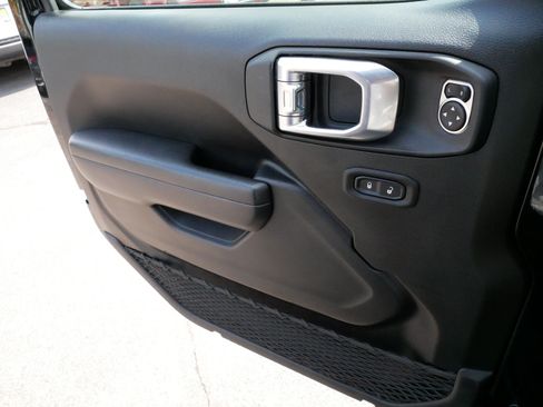 Used 2022 Jeep Wrangler Sport AWD/4WD image 28