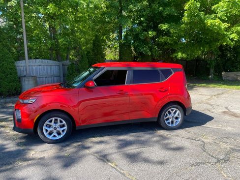 Used 2021 Kia Soul S FWD image 2