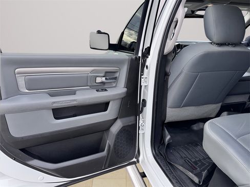 Used 2018 RAM 2500 SLT image 30