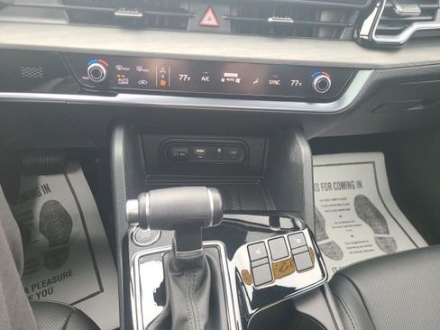 Used 2025 Kia Sportage X-Line w/ Premium Package image 15