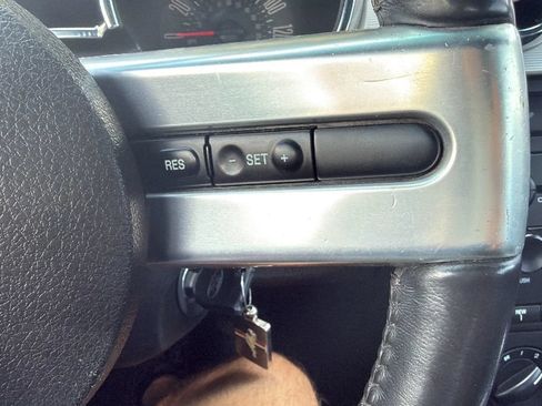 Used 2006 Ford Mustang Coupe RWD image 31