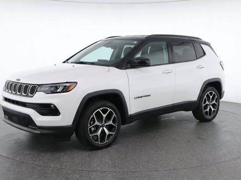 Used 2025 Jeep Compass Limited AWD/4WD image 3