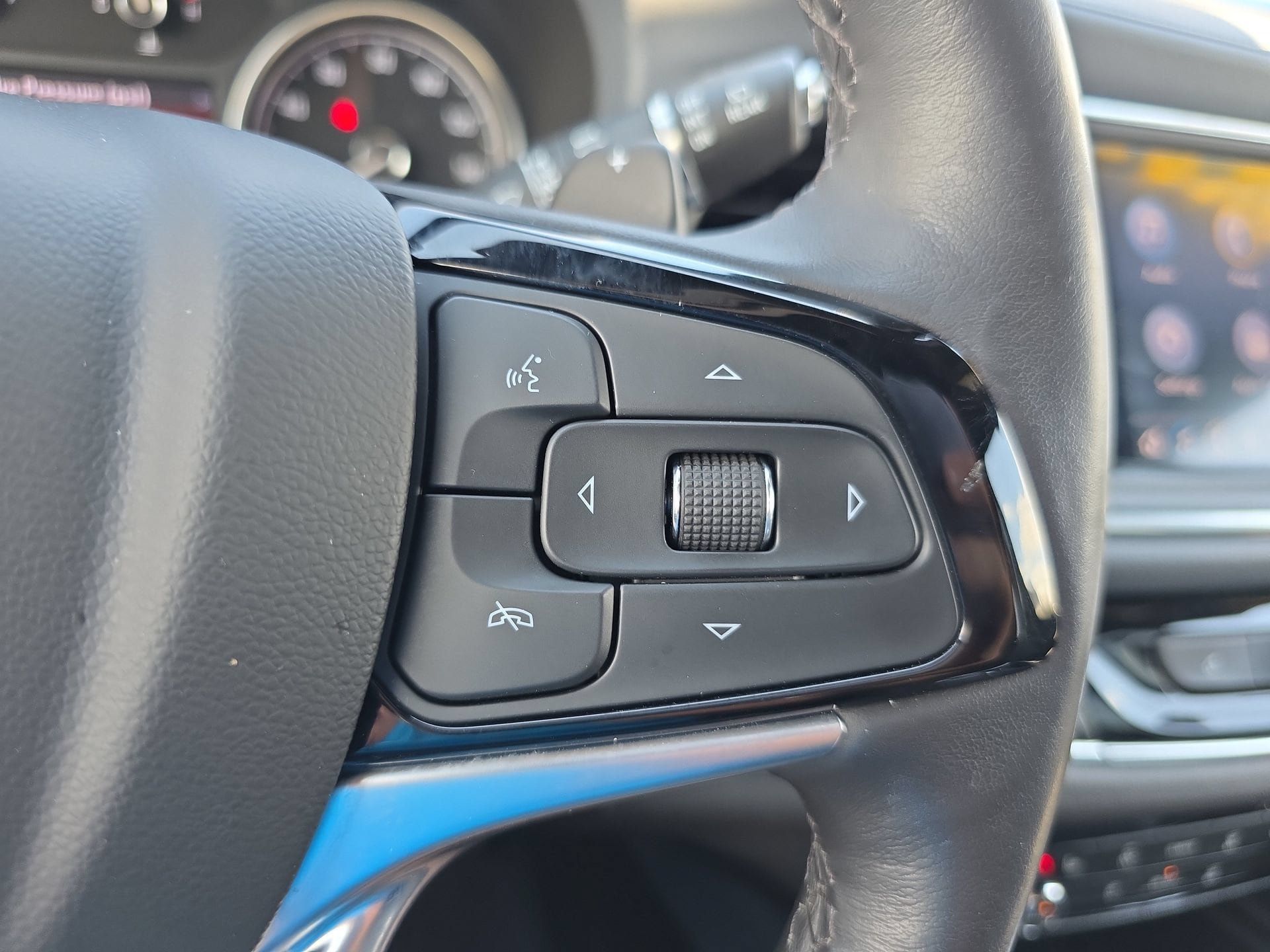 Used 2023 Buick Enclave Essence w/ Experience Buick Package FWD image 21