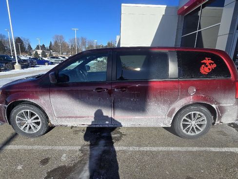 Used 2019 Dodge Grand Caravan SE image 12